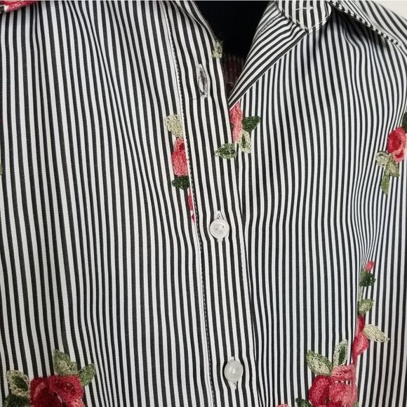 Calvin Klein Floral Embroidered‎  Button Up Blouse - Picture 4 of 14